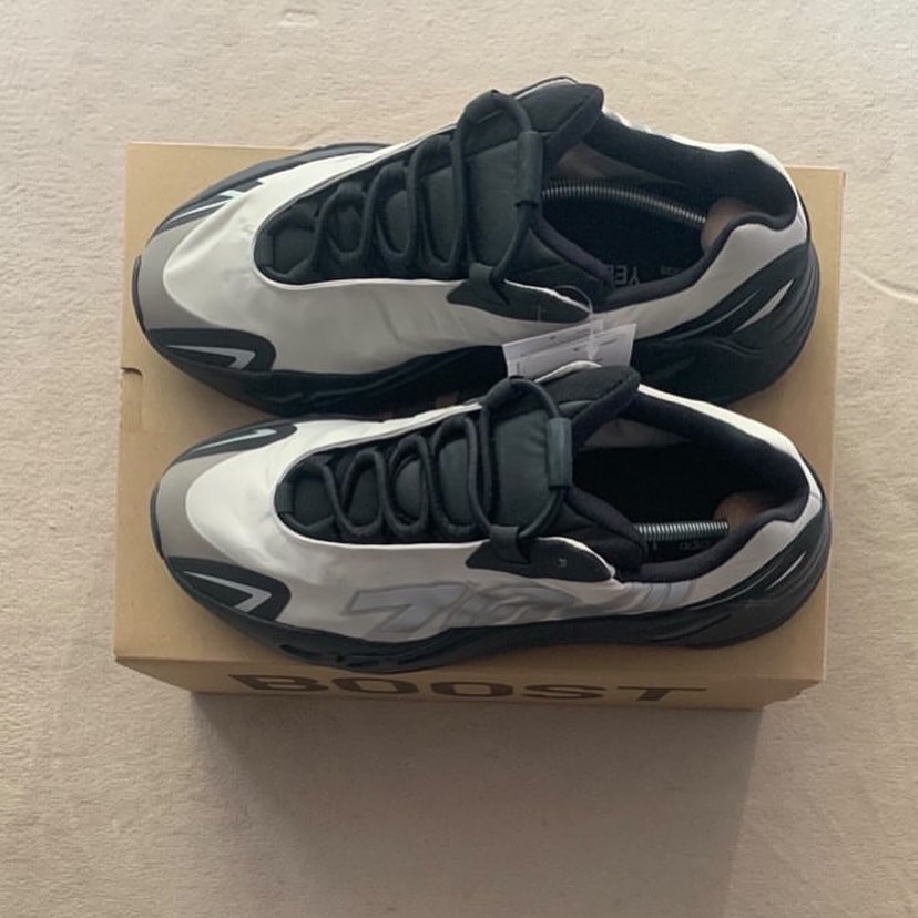 Yeezy 700 mnvn 43 1/3 - sorry_not_fame Mall